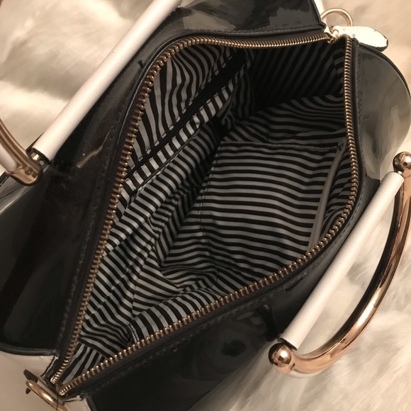 Black & White Purse - Picture 4 of 4